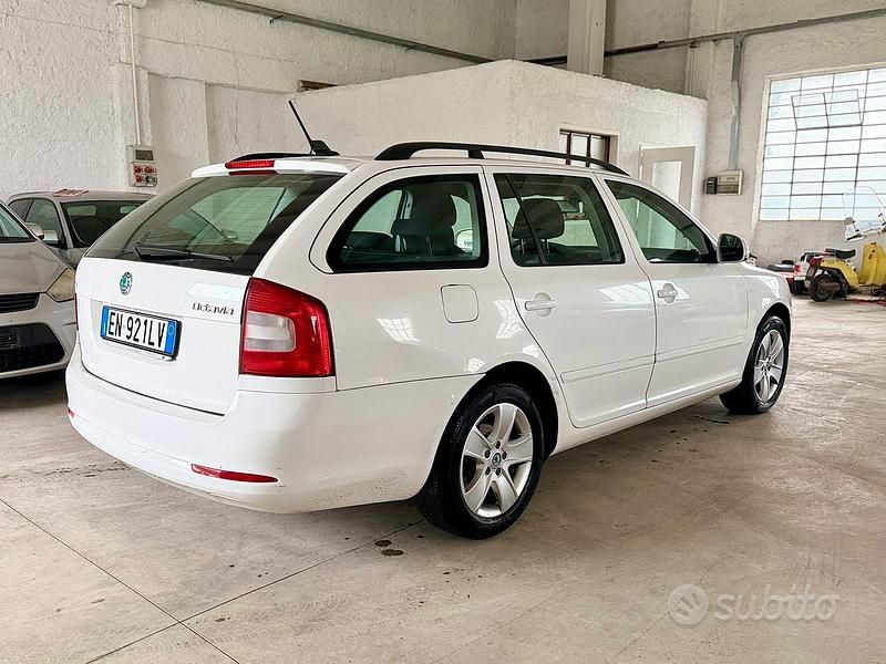 Usata Skoda Octavia 105 CV (77 kW) 2012 Bianco Station wagon