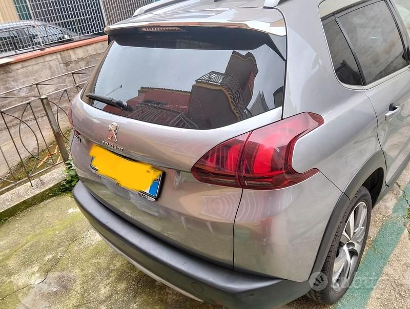 Usata Peugeot 2008 Allure 102 CV (75 kW) 2019 Grigio SUV