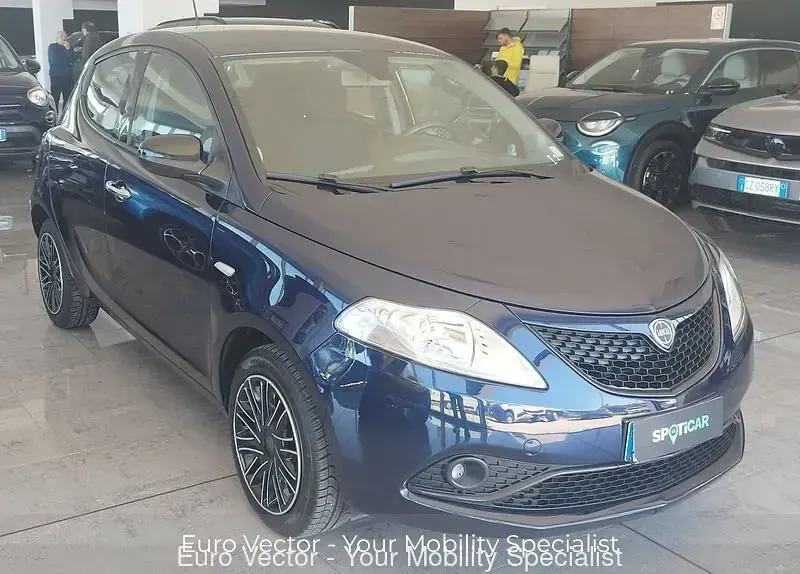 Usata Lancia Ypsilon Gold 70 CV (51 kW) 2021 Utilitaria