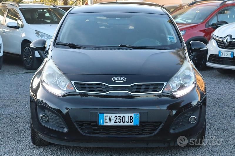 Usata Kia Rio 75 CV (55 kW) 2014 Nero Berlina