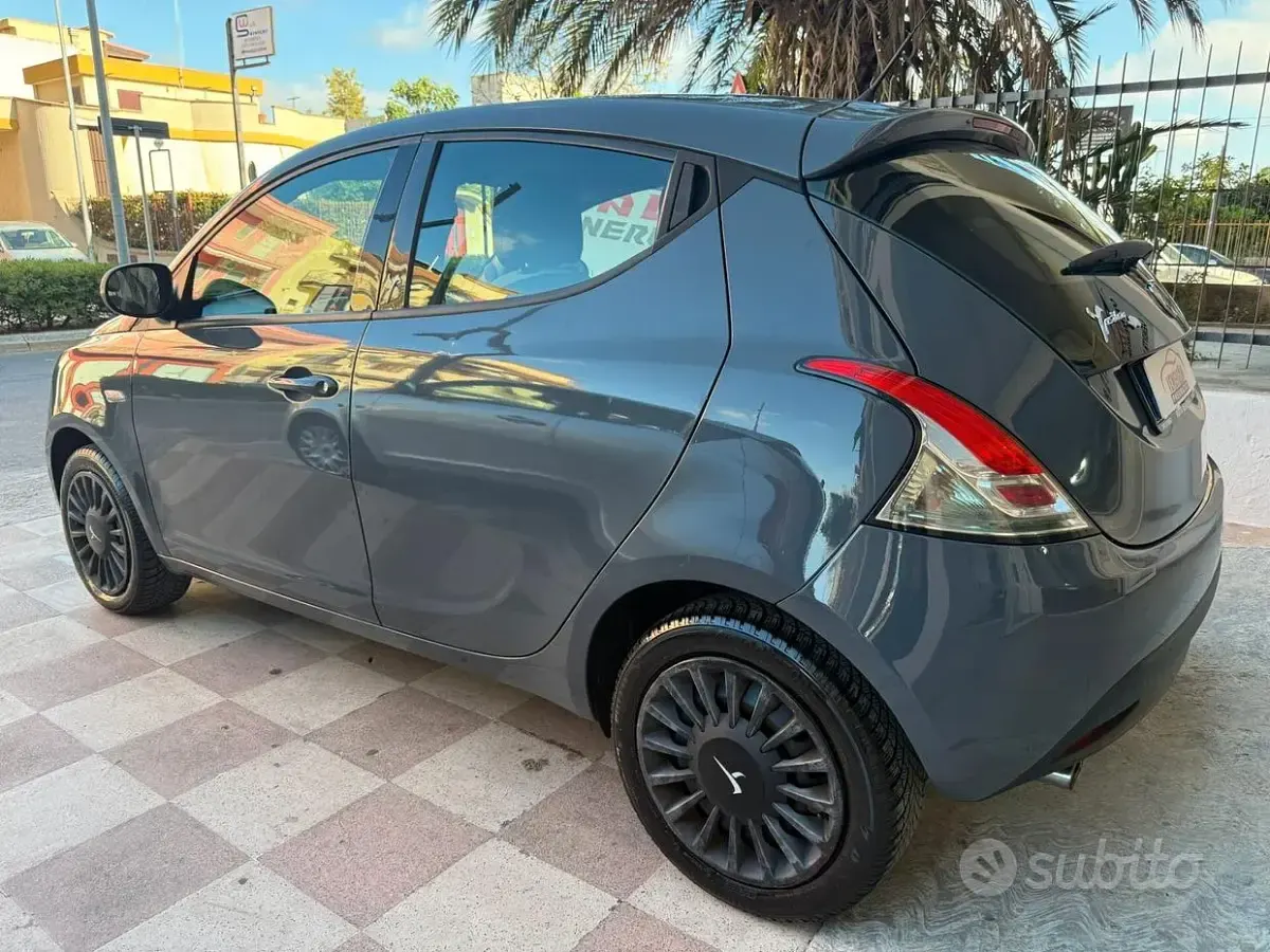Usata Lancia Ypsilon S 69 CV (50 kW) 2014 Grigio Utilitaria