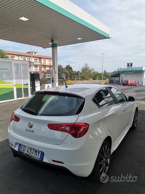 Usata Alfa Romeo Giulietta Exclusive 105 CV (77 kW) 2010 Bianco Berlina