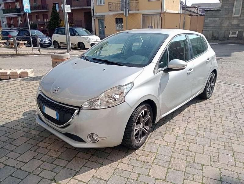 Usata Peugeot 208 Allure 68 CV (50 kW) 2014 Argento Utilitaria