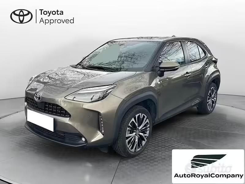 Usata Toyota Yaris Cross Lounge 116 CV (85 kW) 2022 Marrone SUV