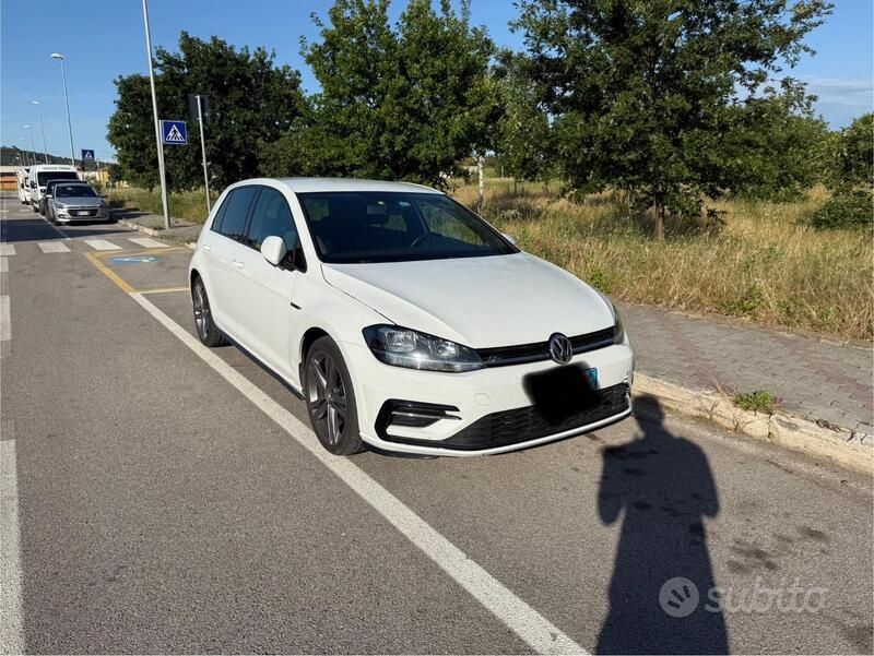 Bianco Usata 2017 VW Golf VII Sportline Tre volumi | 15.000 € (Cara) - Immagine 1/4