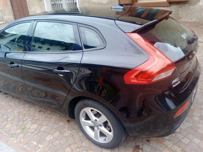 Usata Volvo V40 Business Edition 120 CV (88 kW) 2015 Nero Station wagon