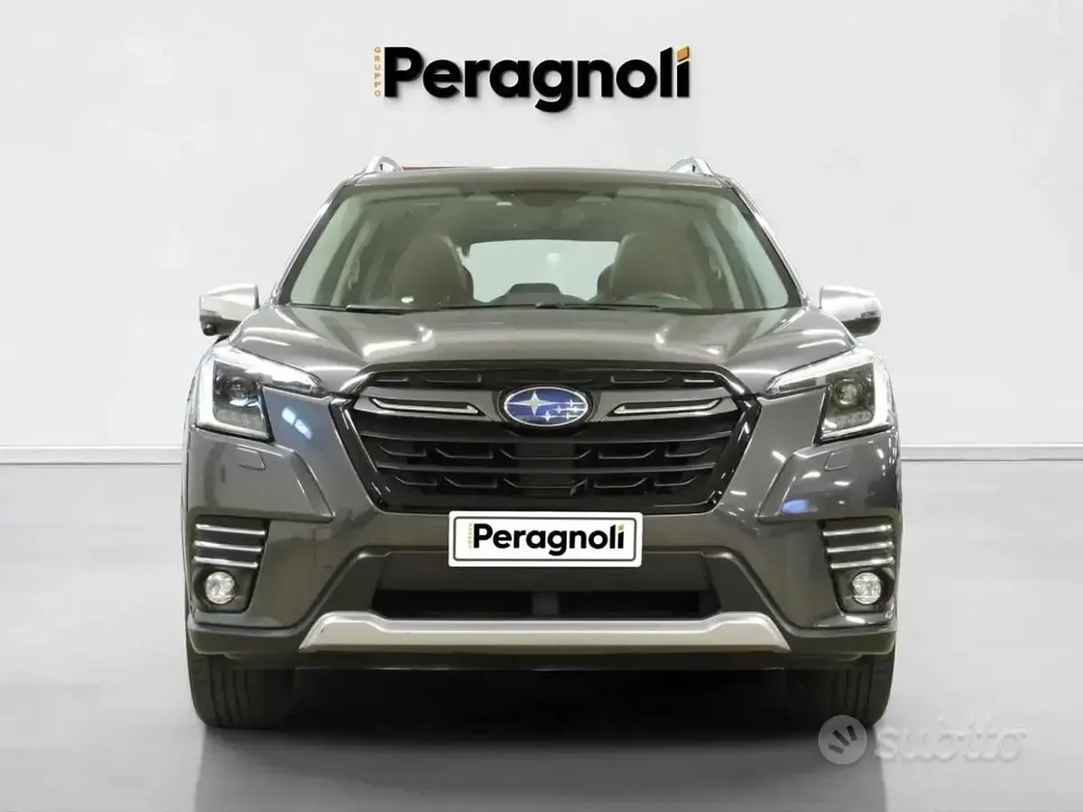 Usata Subaru Forester Premium 150 CV (110 kW) 2023 Grigio scuro SUV