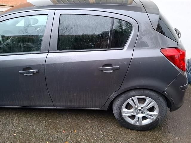 Usata Opel Corsa Edition 95 CV (69 kW) 2010 N.d. Berlina