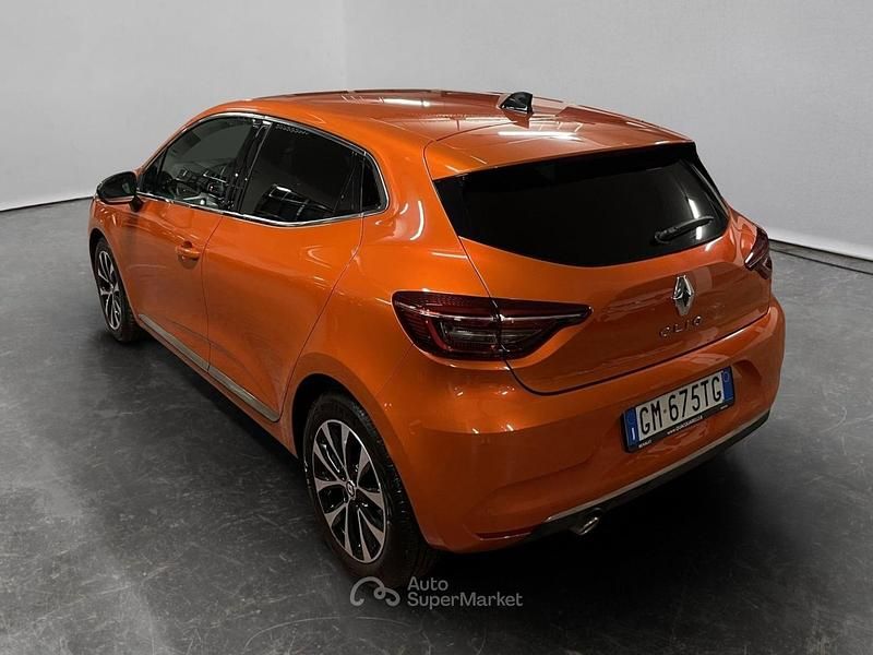 Usata Renault Clio V Techno 101 CV (74 kW) 2023 Arancione Berlina