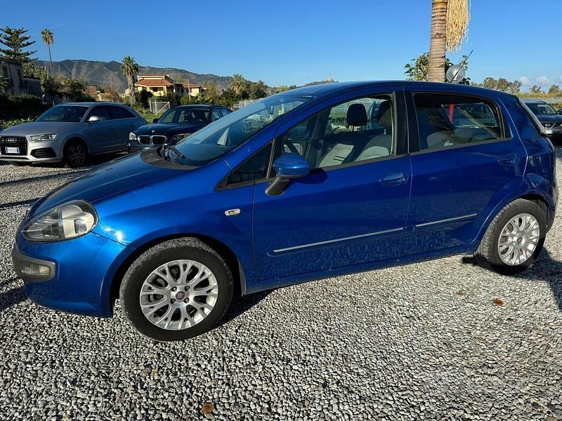 Usata 2010 Fiat Punto Evo Due volumi | 3800 € (Buon prezzo) - Immagine 1/4