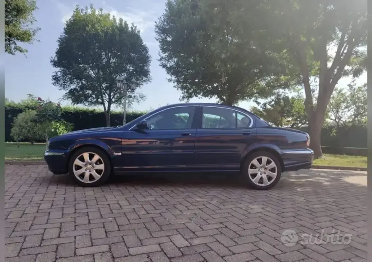 Usata Jaguar X-type 230 CV (169 kW) 2004 Bluazzurro Berlina