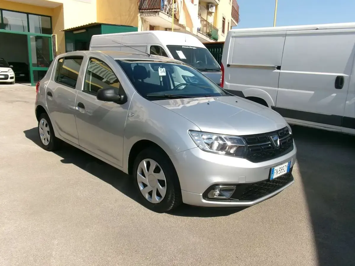 Usata Dacia Sandero Comfort 73 CV (53 kW) 2018 Argento Berlina