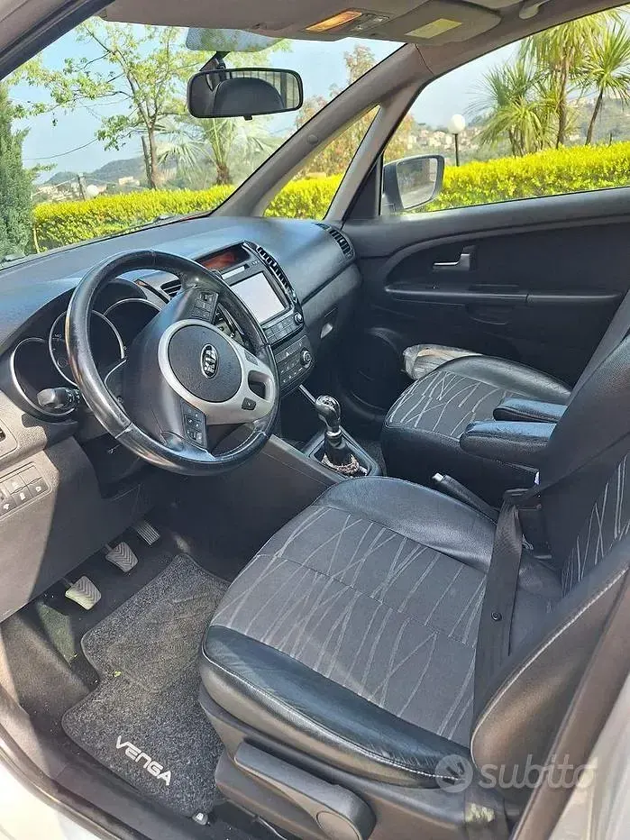 Usata Kia Venga 90 CV (66 kW) 2015 Bianco Utilitaria
