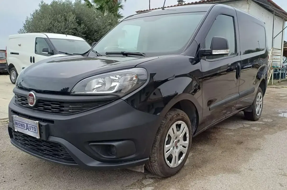 Usata Fiat Doblò Dynamic 90 CV (66 kW) 2021 Other Monovolume