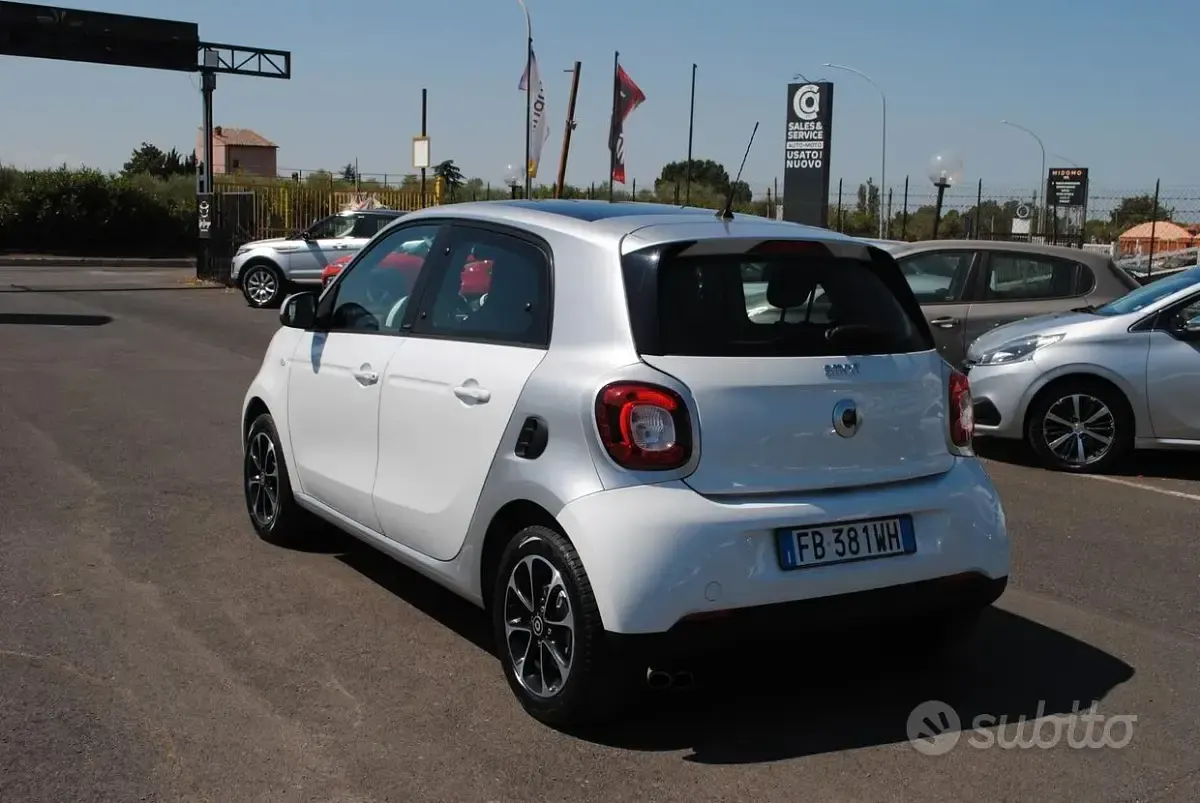 Usata Smart ForFour 71 CV (52 kW) 2015 Bianco Utilitaria