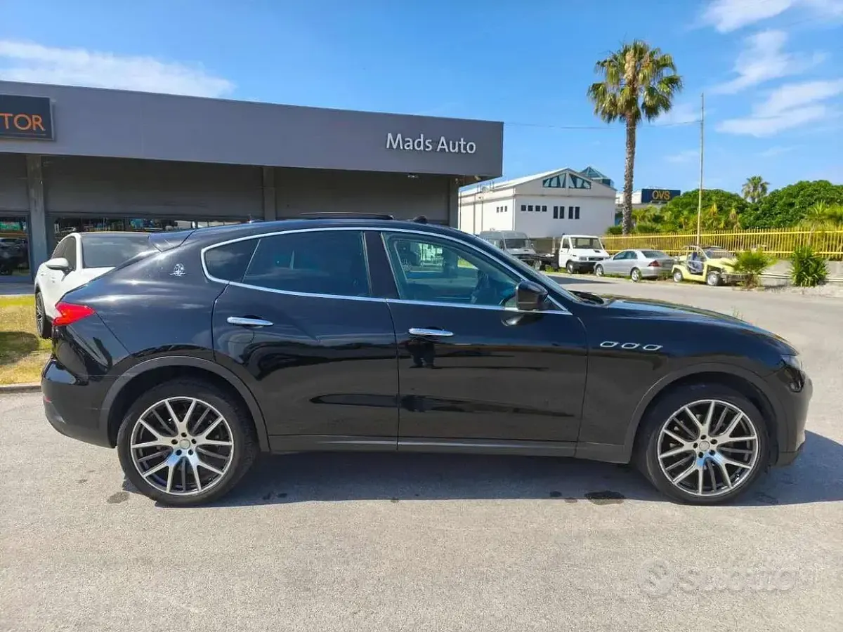 Usata Maserati Levante 275 CV (202 kW) 2016 Nero SUV