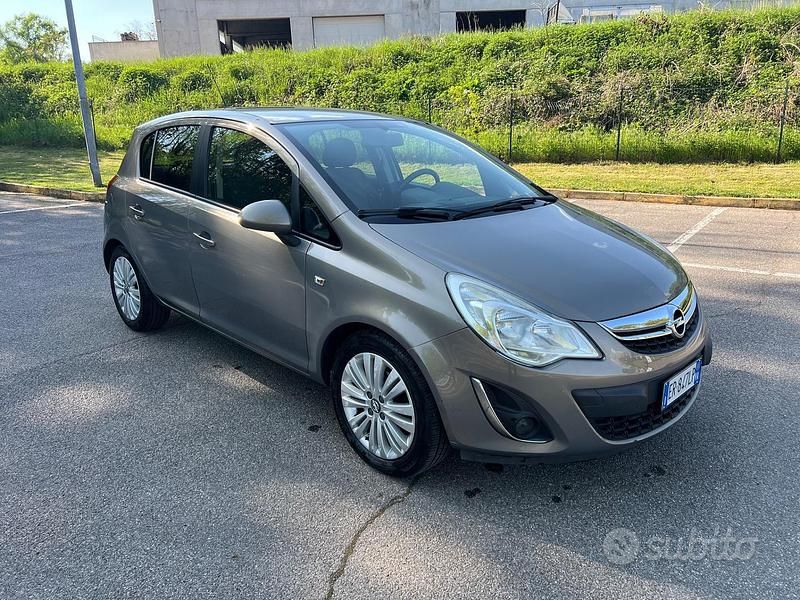 Usata Opel Corsa 86 CV (63 kW) 2013 Grigio Utilitaria