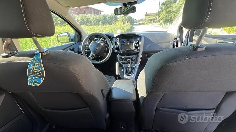 Usata Ford Focus 116 CV (85 kW) 2014 Bianco Station wagon