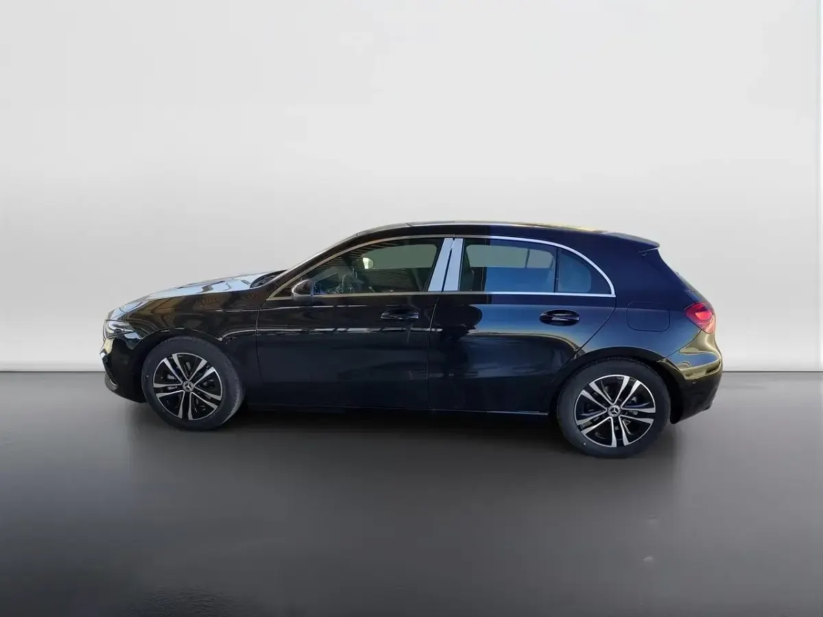 Nuova Mercedes A180 115 CV (84 kW) 2026 Nero Berlina