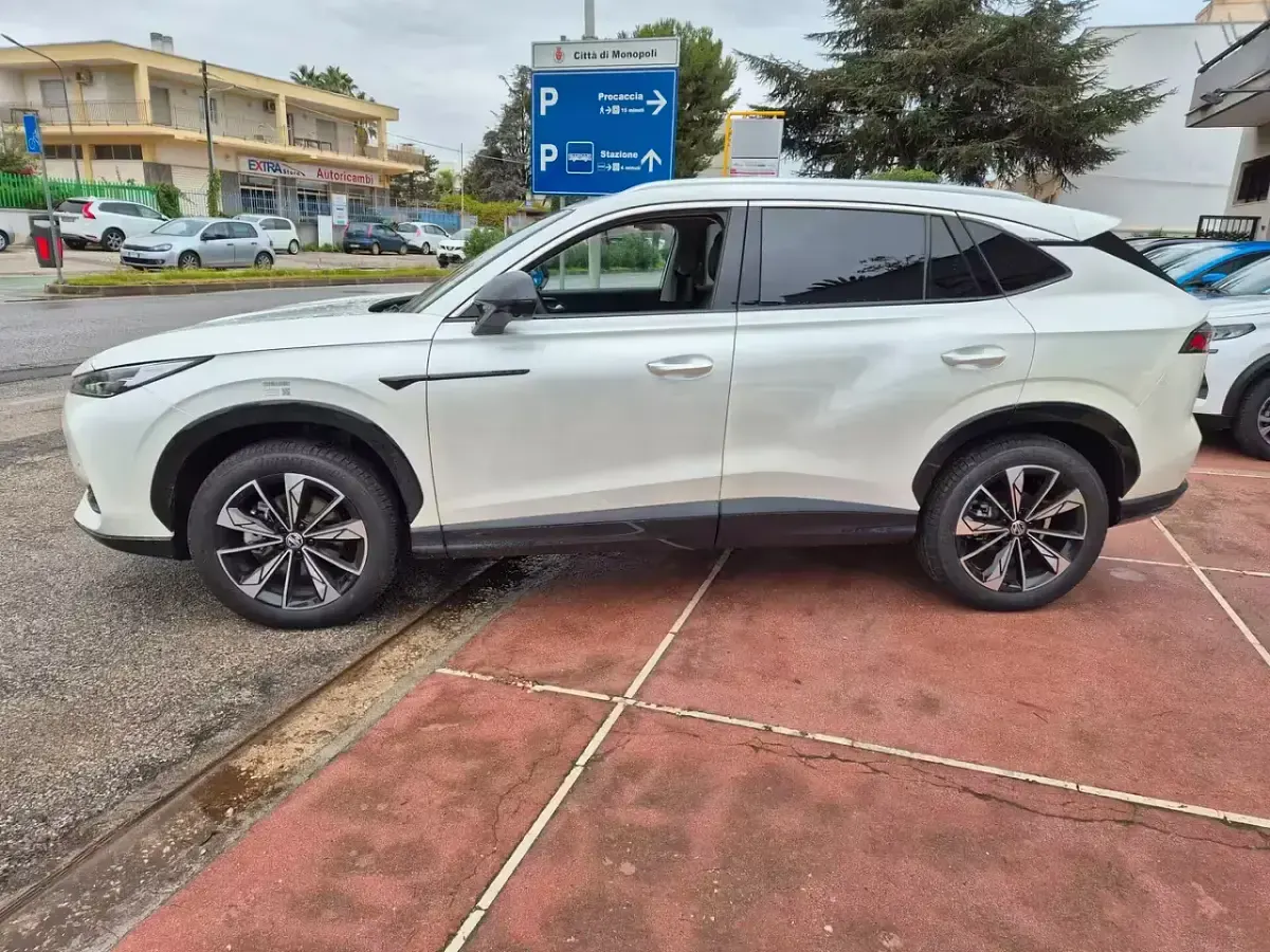 Nuova MG HS Luxury 142 CV (104 kW) 2026 Blu SUV