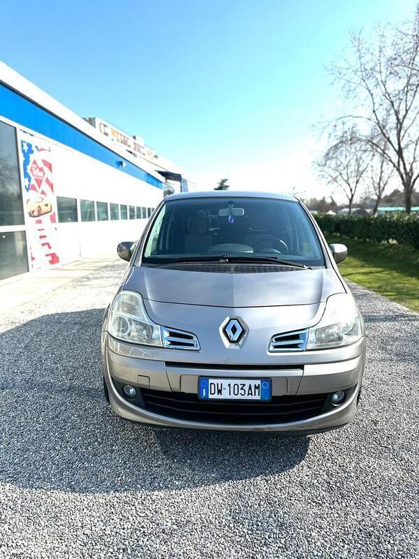 Usato 2009 Renault Modus Benzin (2.500 €)