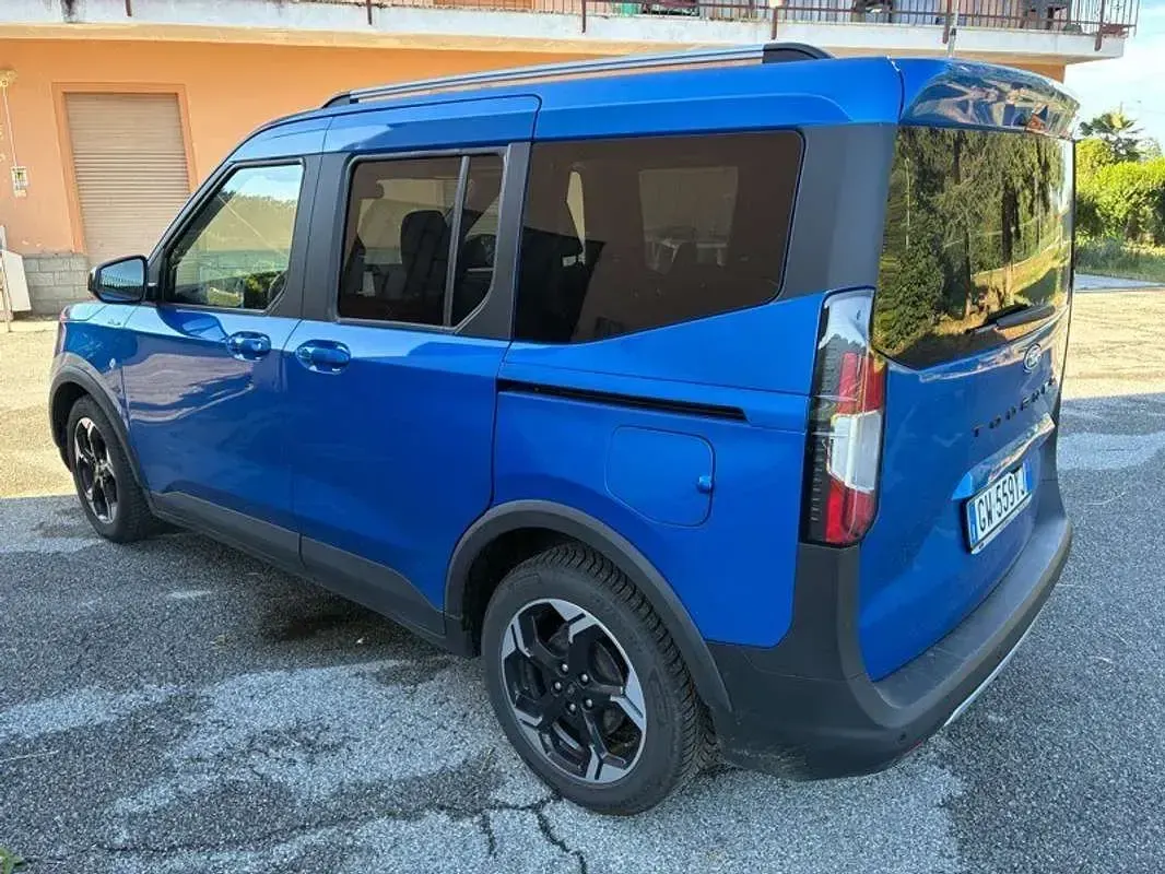 Usata Ford Tourneo Courier Active 125 CV (91 kW) 2024 Blu/azzurro Monovolume