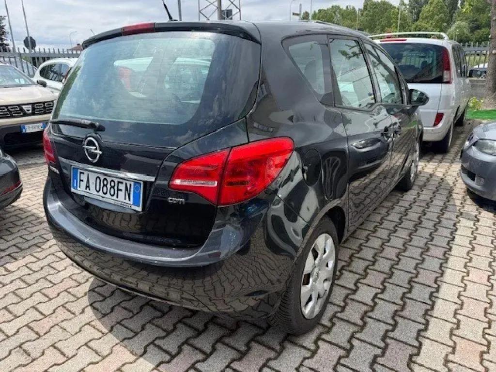 Usata Opel Meriva 110 CV (80 kW) 2015 Viola Monovolume