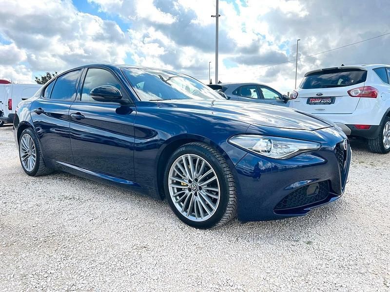 Blu Usata 2017 Alfa Romeo Giulia Super Tre volumi | 18.990 € (Buon prezzo) - Immagine 1/4
