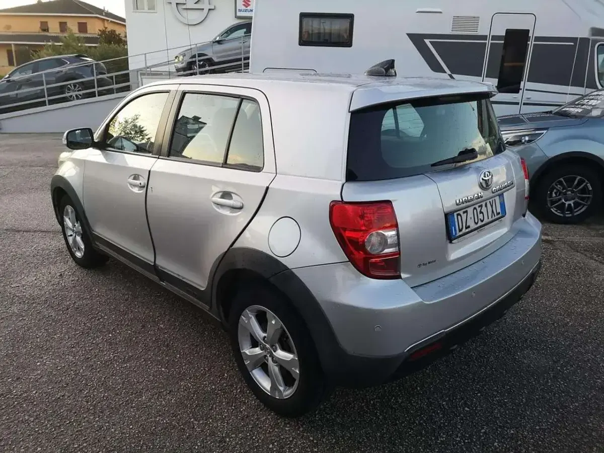 Usata Toyota Urban Cruiser 90 CV (66 kW) 2009 Argento SUV