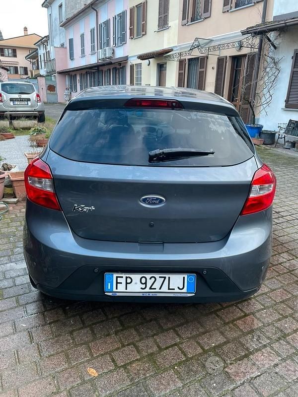 Begagnad Ford Ka Plus 71 HK (52 kW) 2018 Grå Halvkombi