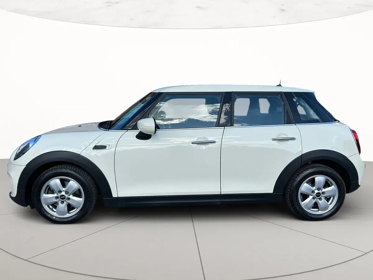 Begagnad Mini ONE 75 HK (55 kW) 2021 Vit Halvkombi