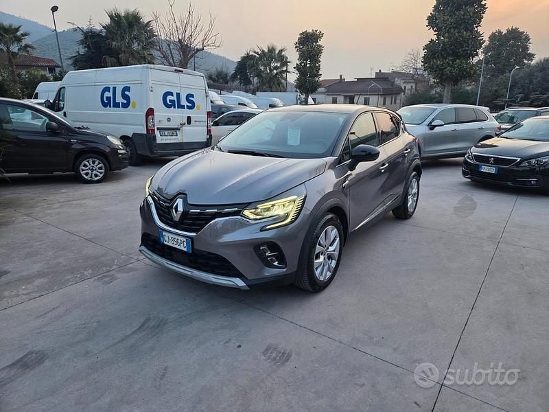 Usata Renault Captur 100 CV (73 kW) 2022 Grigio SUV