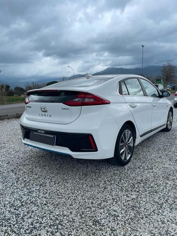Usata Hyundai Ioniq Comfort 105 CV (77 kW) 2018 Bianco Utilitaria