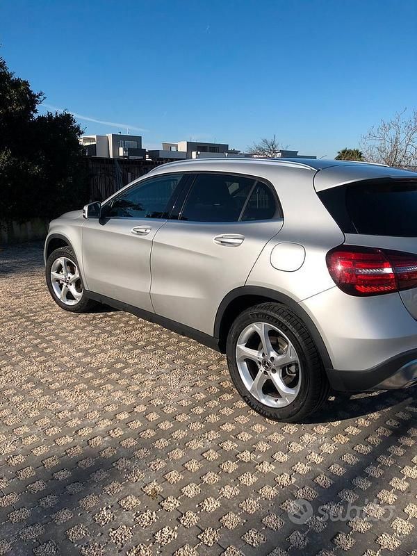 Usata Mercedes GLA200 136 CV (100 kW) 2017 Grigio SUV