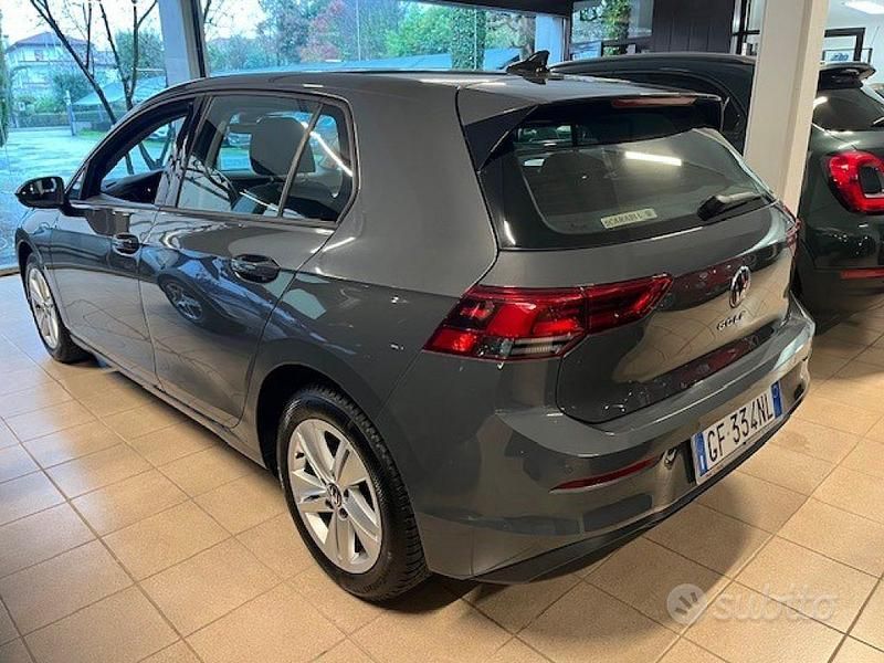 Usata VW Golf VII Life 115 CV (84 kW) 2021 Grigio scuro Utilitaria