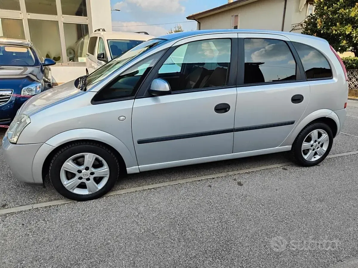 Usata Opel Meriva 101 CV (74 kW) 2005 Grigio Monovolume
