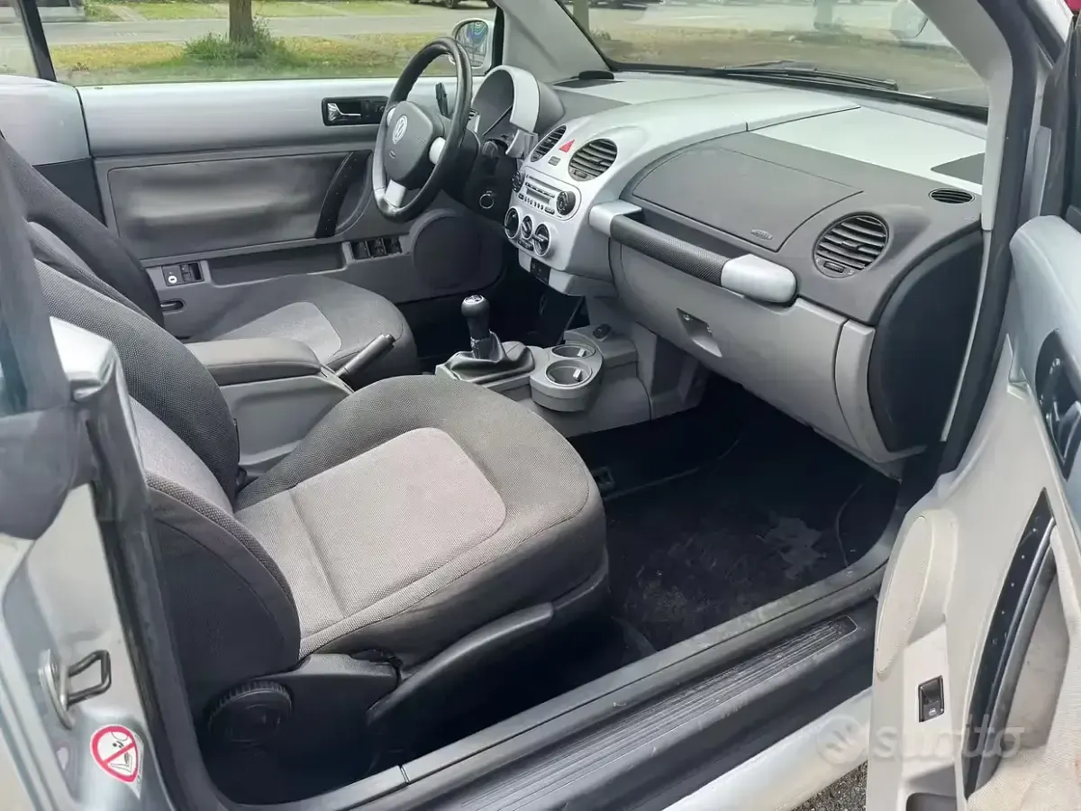 Usata VW New Beetle 101 CV (74 kW) 2006 Grigio Utilitaria