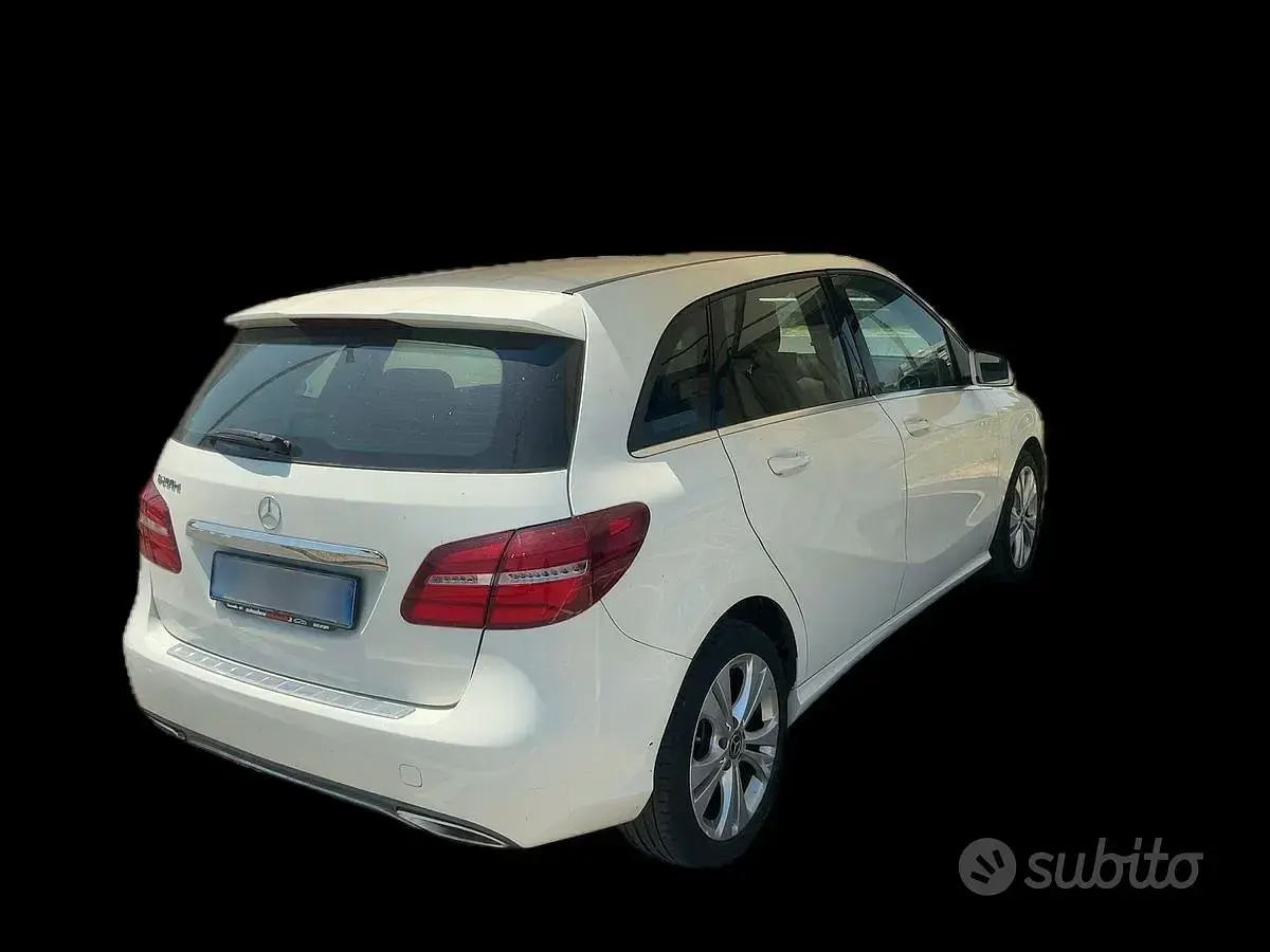 Usata Mercedes B200 Premium 136 CV (100 kW) 2018 Bianco Utilitaria