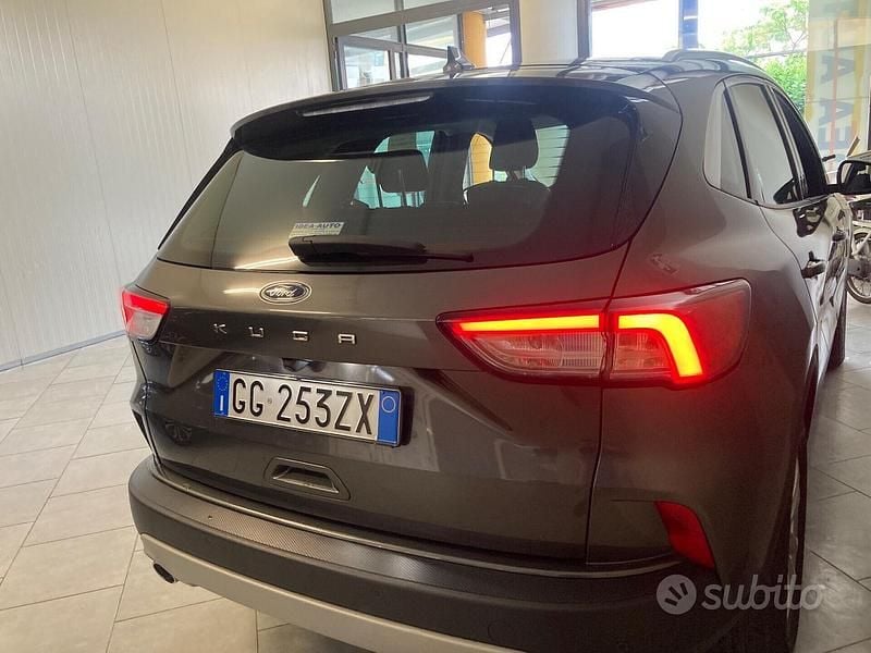 Usata Ford Kuga Titanium 120 CV (88 kW) 2022 Grigio SUV