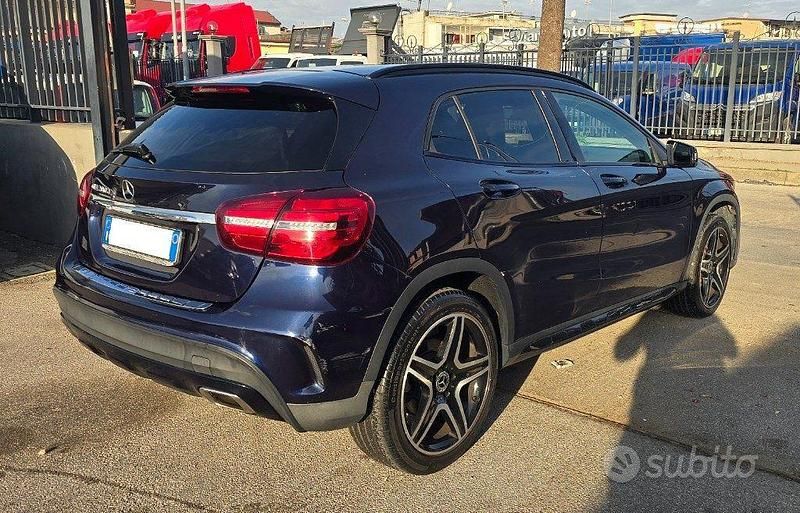Usata Mercedes GLA200 Premium 136 CV (100 kW) 2018 Blu SUV