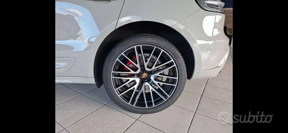 Usado Porsche Macan 441 CV (324 kW) 2022 Gris SUV