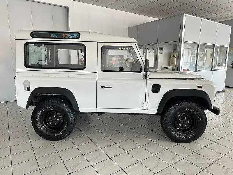 Usata Land Rover Defender 122 CV (89 kW) 2001 Bianco SUV