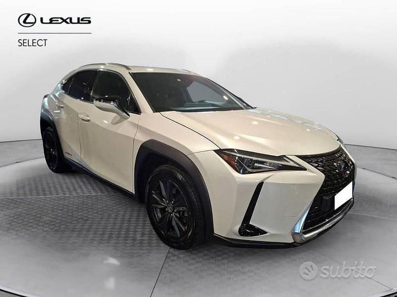 Usata Lexus UX 250h Executive Line 184 CV (135 kW) 2020 Bianco perla SUV