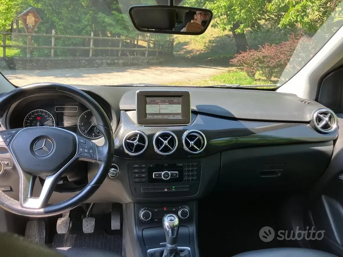 Usata Mercedes B180 109 CV (80 kW) 2014 Grigio Utilitaria