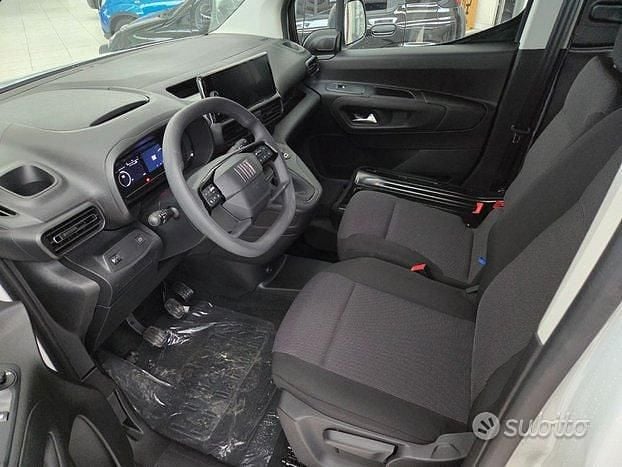 Nuova Fiat Doblò 101 CV (74 kW) 2025 Grigio Monovolume