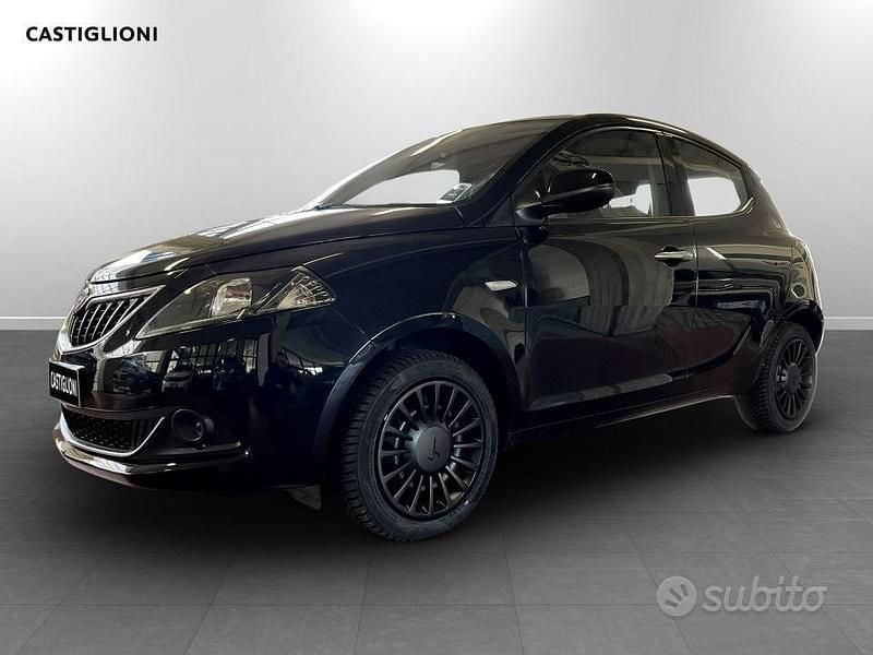 Usata Lancia Ypsilon Silver 70 CV (51 kW) 2022 Nero Utilitaria