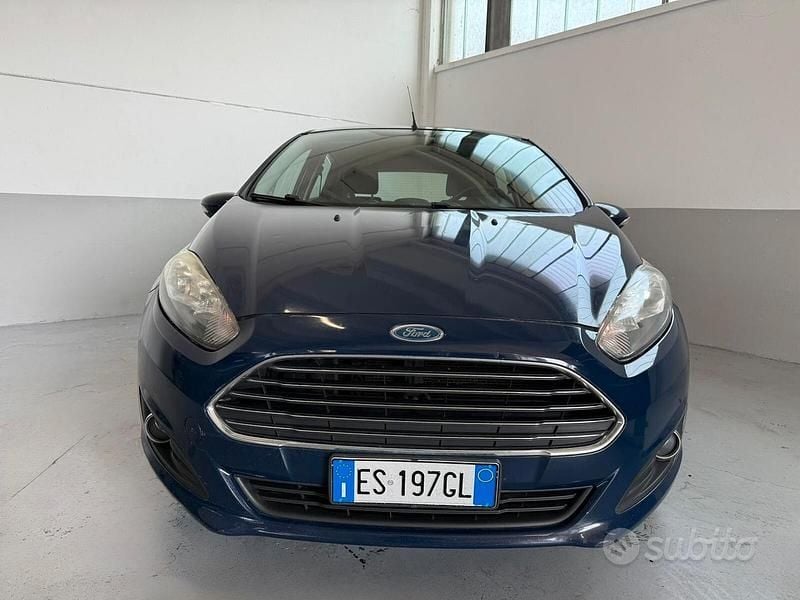 Usata Ford Fiesta Titanium 75 CV (55 kW) 2013 Blu Utilitaria