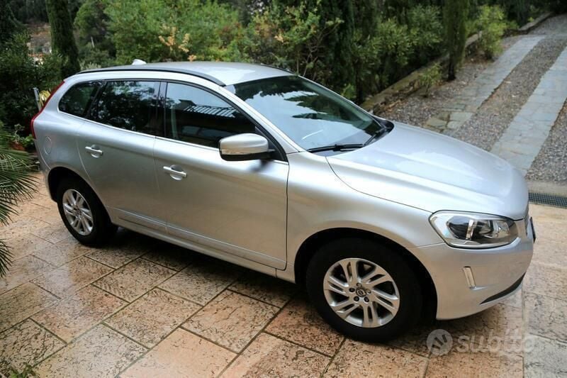 Usata Volvo XC60 Kinetic 190 CV (139 kW) 2016 Argento SUV