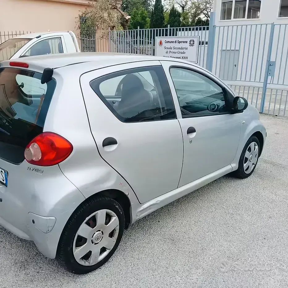 Usata Toyota Aygo 68 CV (50 kW) 2008 Grigio Utilitaria