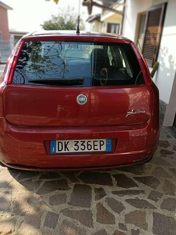 Rosso Usata 2007 Fiat Punto Due volumi | 2400 € - Immagine 1/4